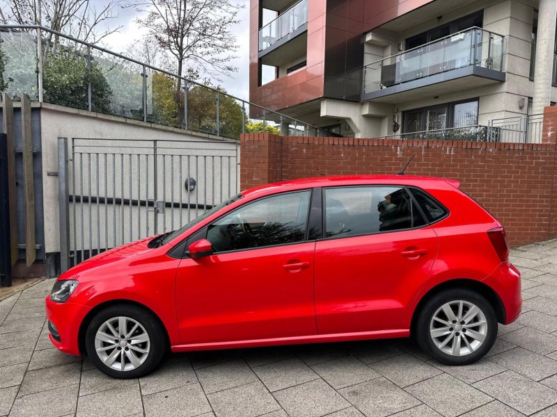 VOLKSWAGEN POLO