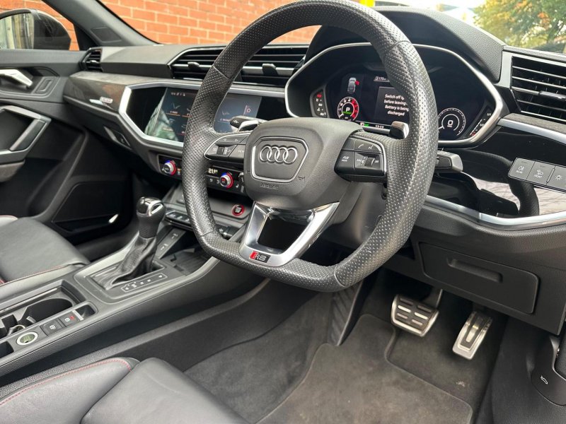 AUDI RS Q3