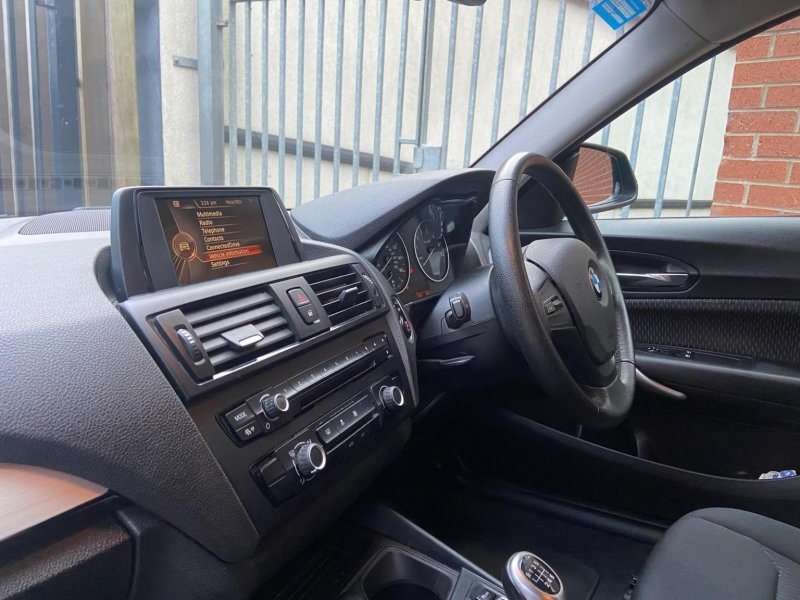 BMW 1 SERIES