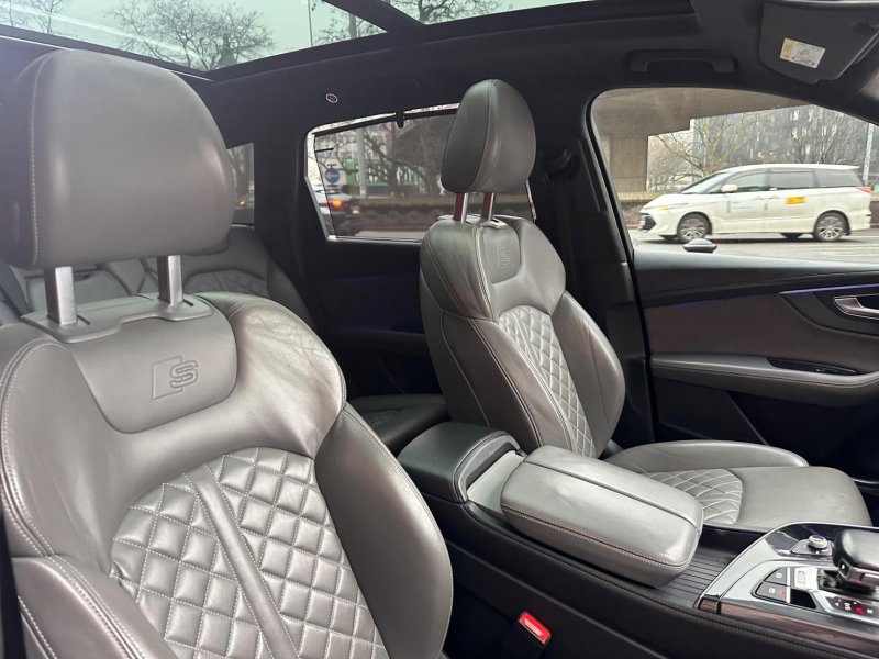 AUDI SQ7