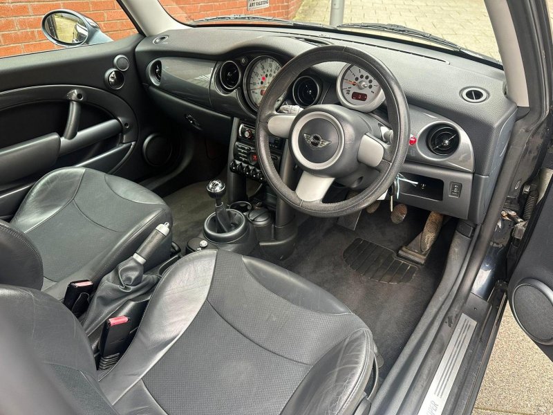 MINI HATCH