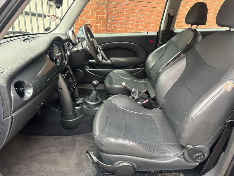 MINI HATCH