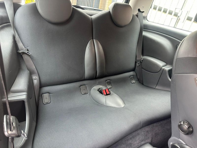 MINI HATCH