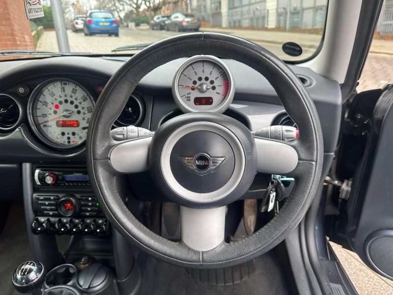 MINI HATCH