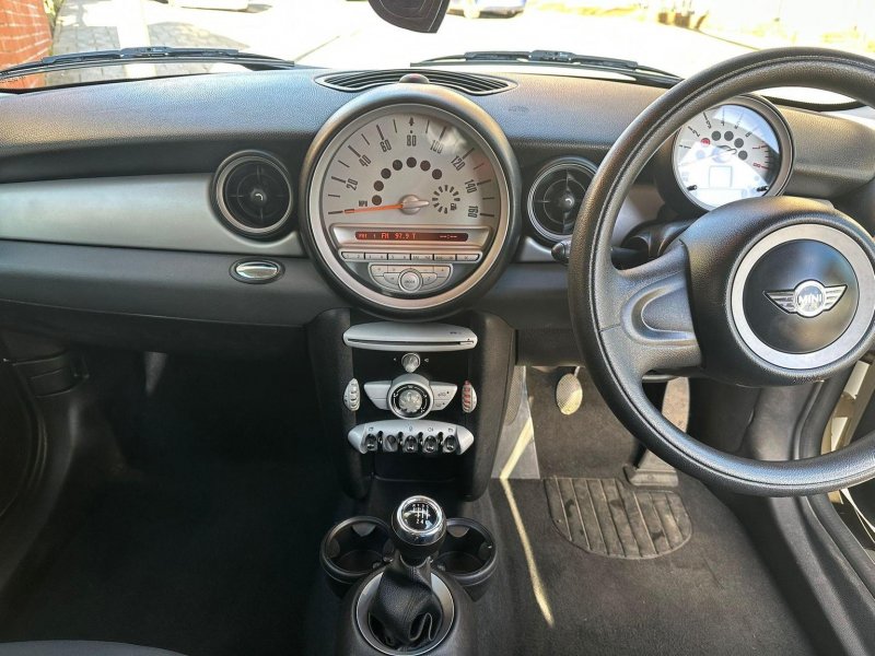 MINI HATCH