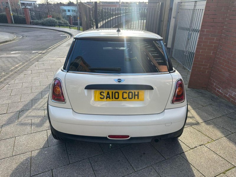 MINI HATCH