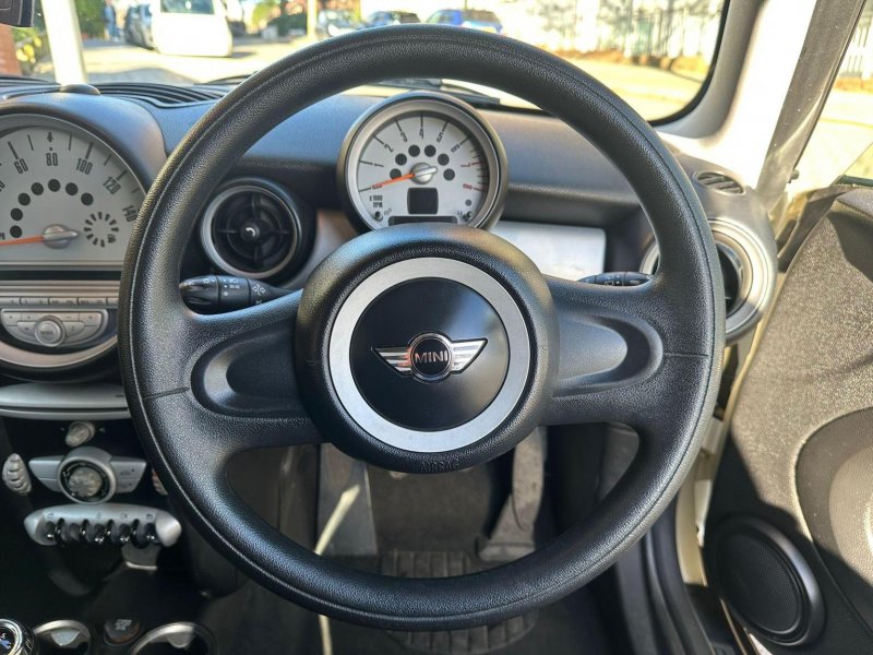 MINI HATCH