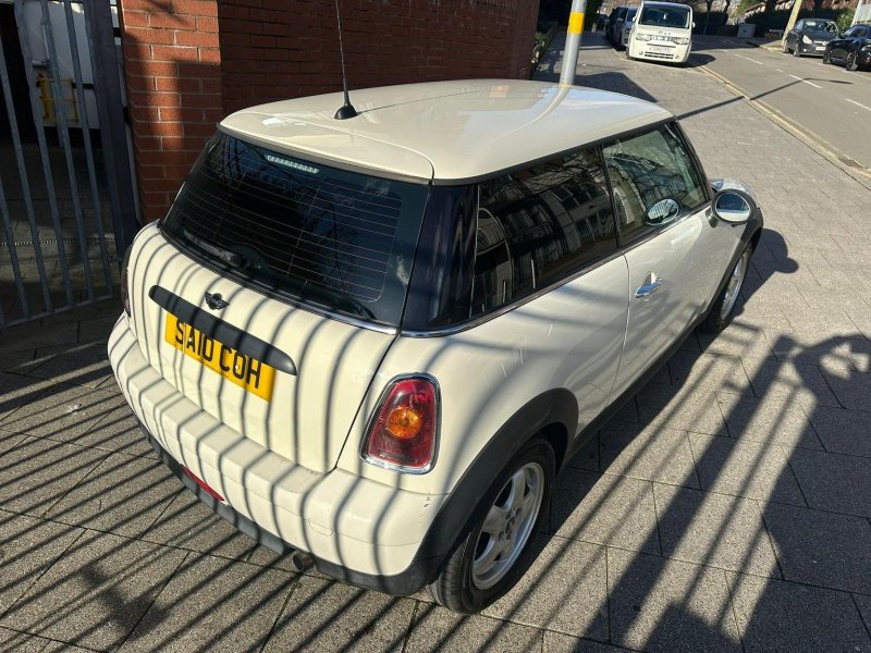 MINI HATCH