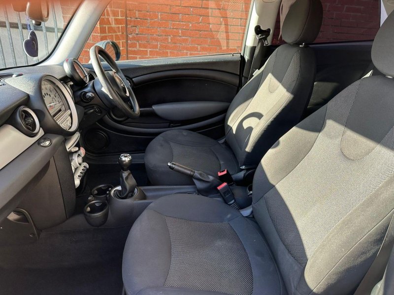 MINI HATCH