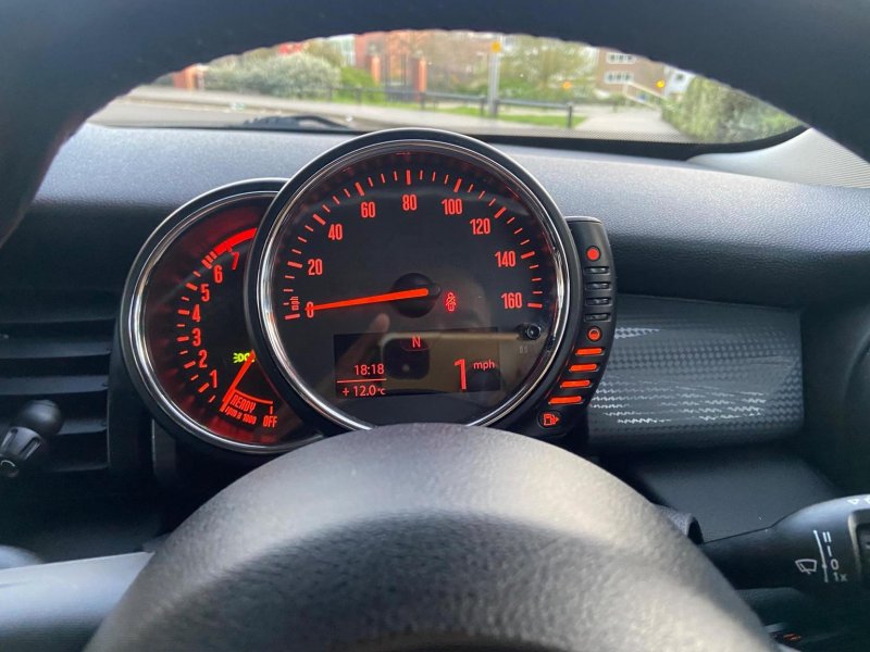 MINI HATCH