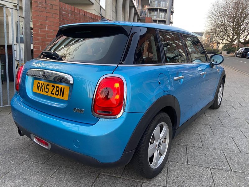 MINI HATCH