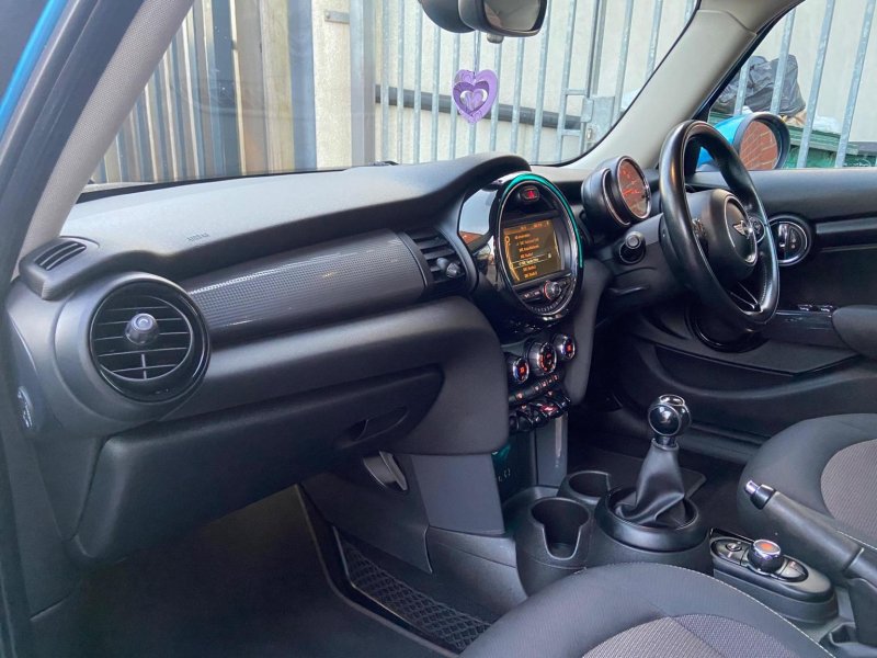 MINI HATCH