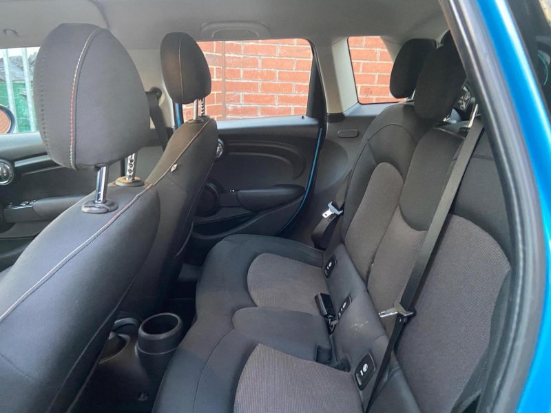 MINI HATCH