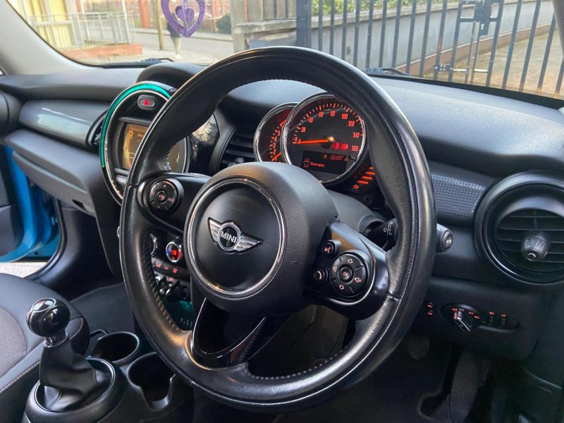 MINI HATCH