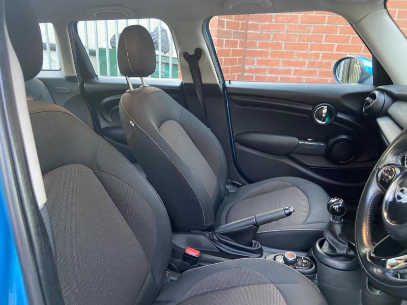 MINI HATCH