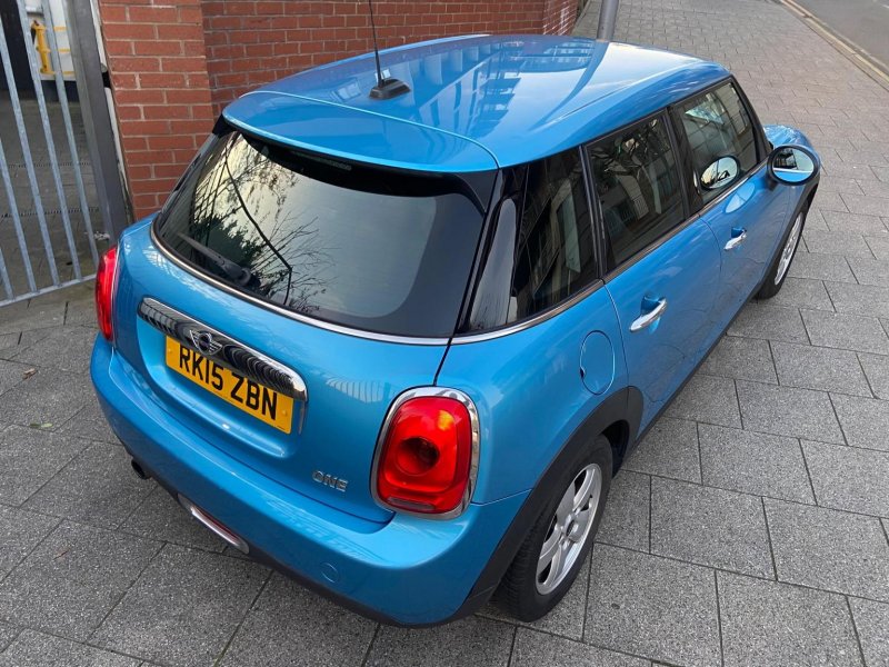 MINI HATCH