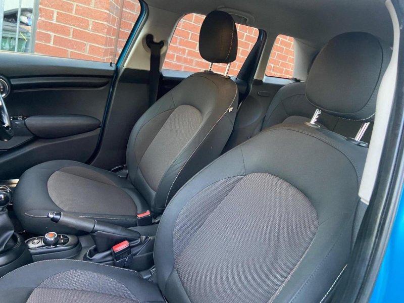 MINI HATCH