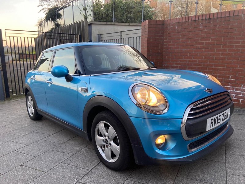 MINI HATCH