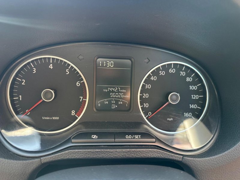 VOLKSWAGEN POLO