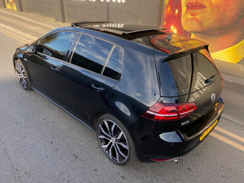 VOLKSWAGEN GOLF