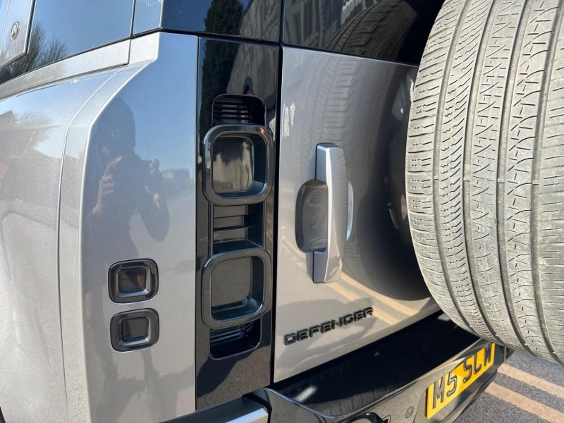 LAND ROVER DEFENDER 110