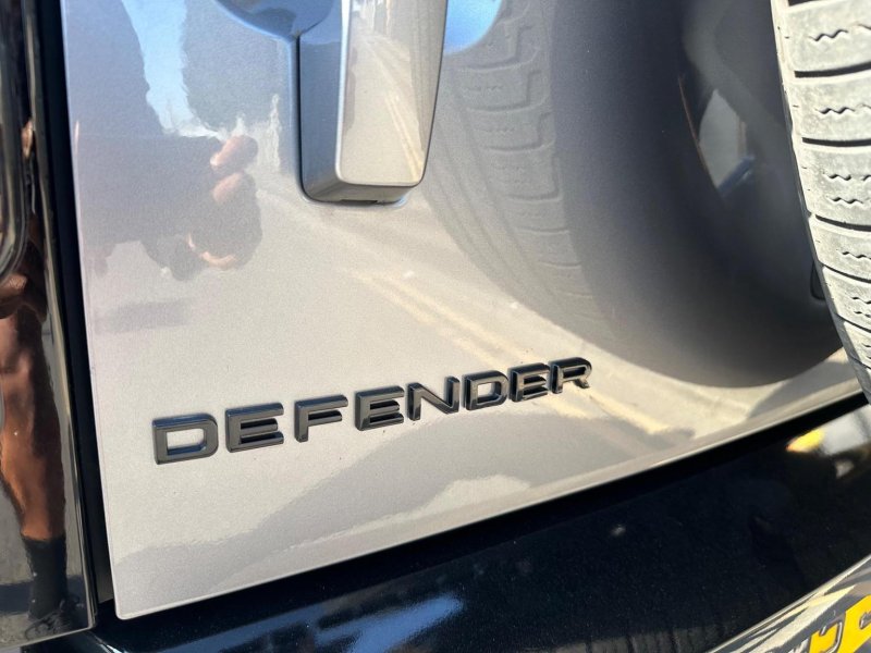 LAND ROVER DEFENDER 110