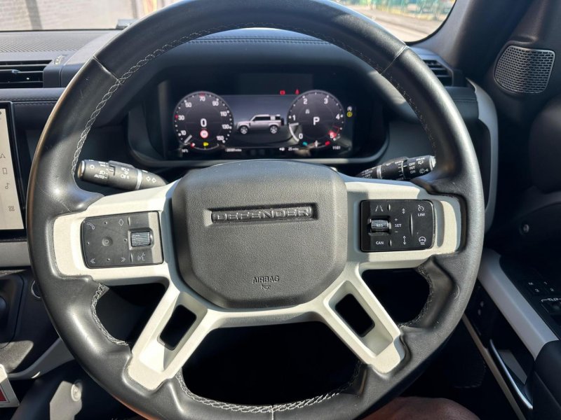 LAND ROVER DEFENDER 110