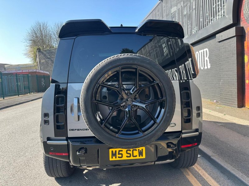 LAND ROVER DEFENDER 110