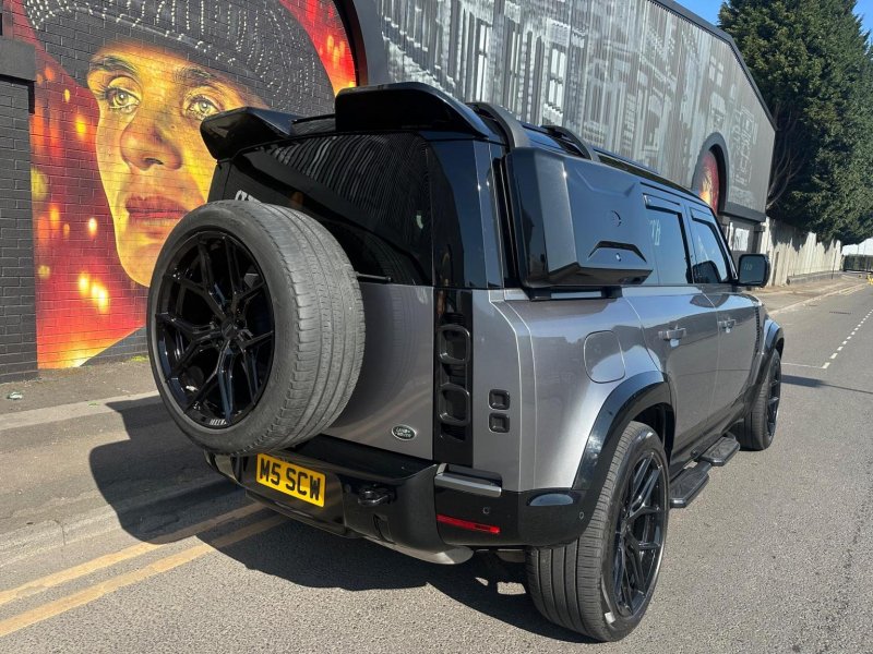 LAND ROVER DEFENDER 110