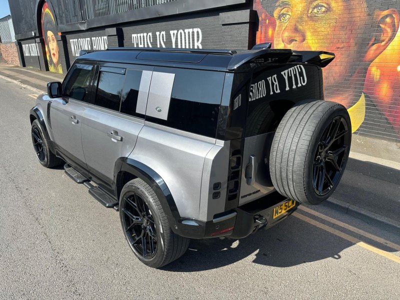 LAND ROVER DEFENDER 110