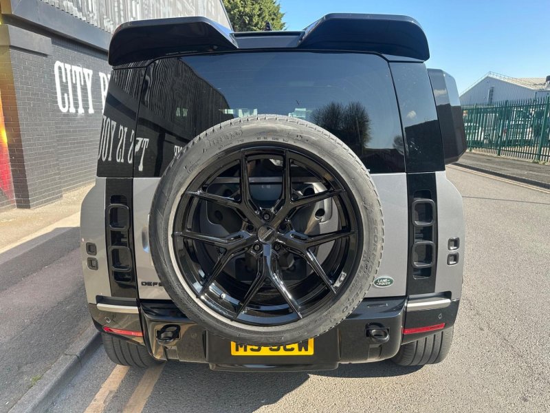 LAND ROVER DEFENDER 110